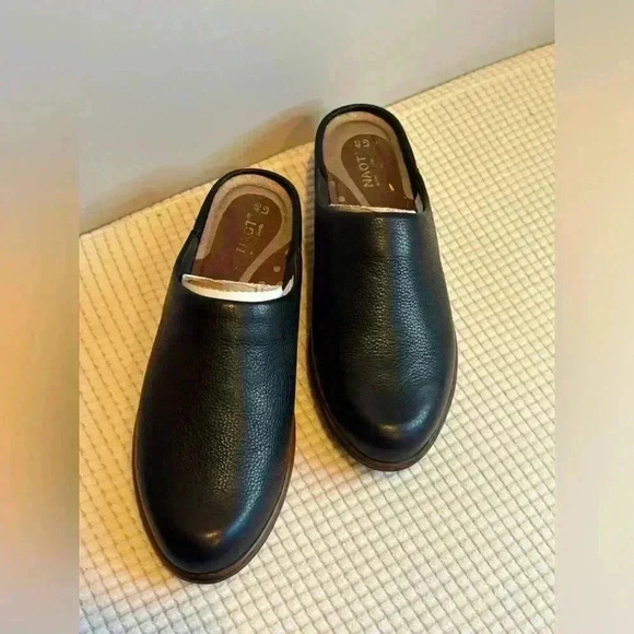 Naot Black Leather Mules Size 39 / 8.5-9 Womens - Picture 2 of 4